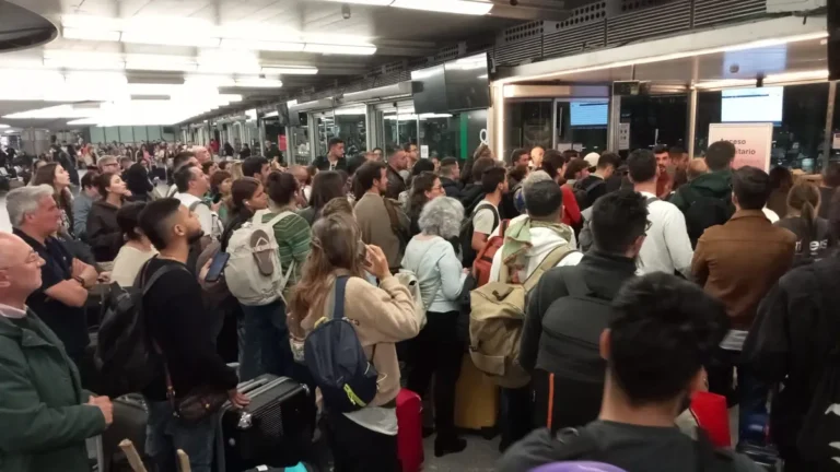 viajeros afectados robo cable estacion atocha 96