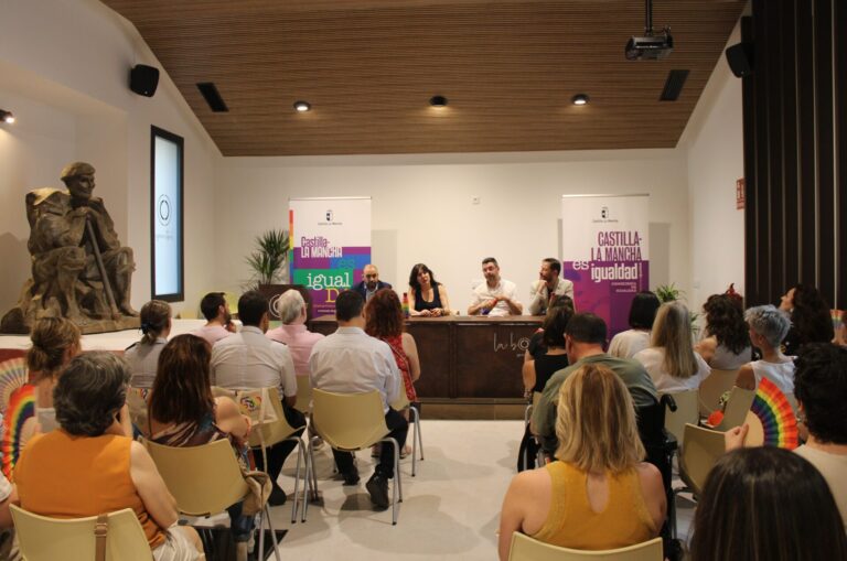 Blanca Fernández en charla 'Memoria histórica LGTBI' 1