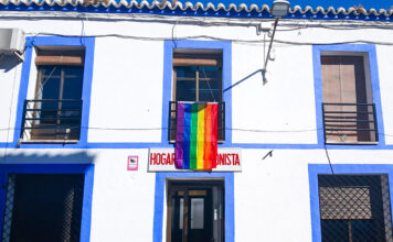 La bandera arcoíris, en el edificio consistorial torteño cuelga desde esta mañana
