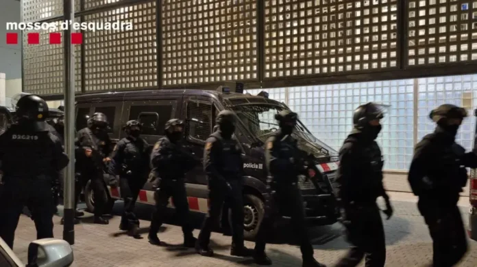 operacion de los mossos en barcelona