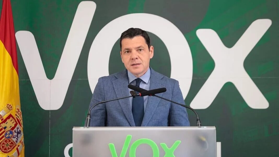 luis blazquez en la sede provincial de vox