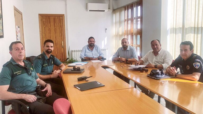 participantes este jueves en la reunion de la junta local de seguridad