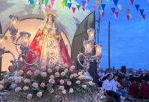 Fieles acompañan en procesión a la Virgen del Monte en su traslado desde el Santuario a Bolaños de Calatrava