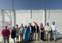 Miguel Ángel Valverde y Joaquín Dotor inauguran el nuevo césped del campo de fútbol de Santa Cruz de Mudela