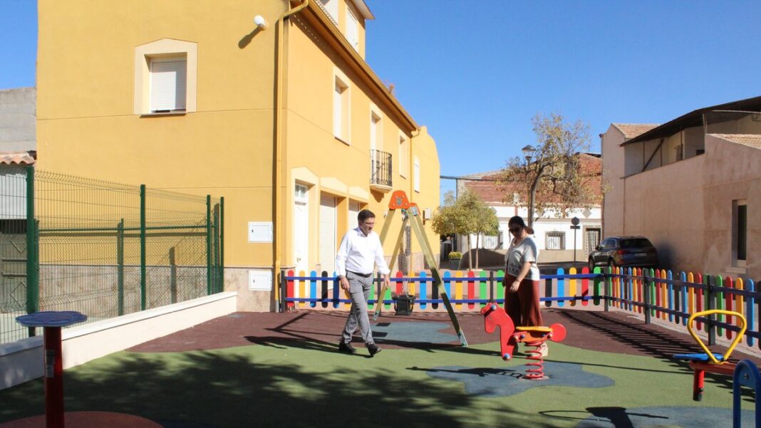 Miguel Ángel Valverde visita el Parque de las Ranas y las fuentes rehabilitadas para supervisar mejoras en espacios públicos de Bolaños