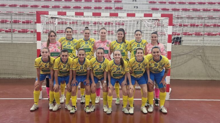 Jugadoras del CD Salesianos Puertollano en acción durante la semifinal del Trofeo JCCM 2025