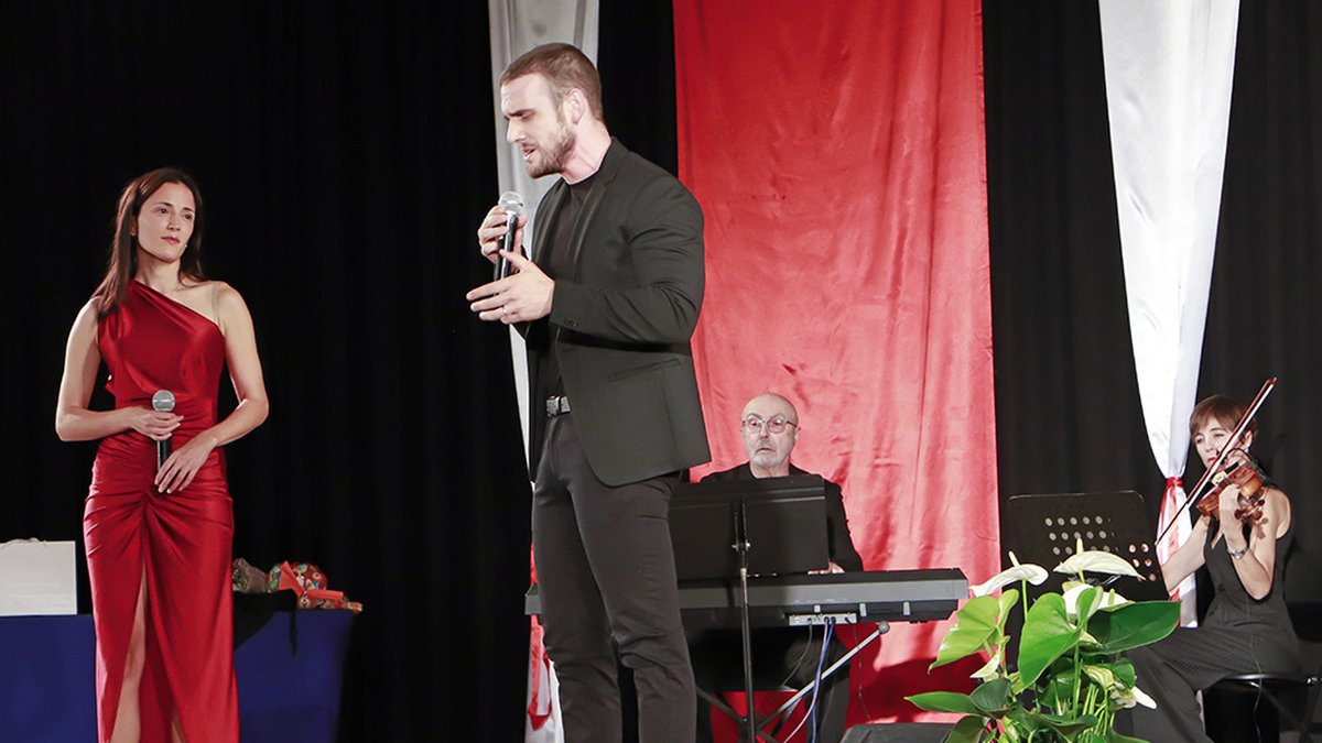 judith tobella manu pilas alejandro monroy y eunice santos en una de las magnificas interpretaciones vocales y musicales de la velada