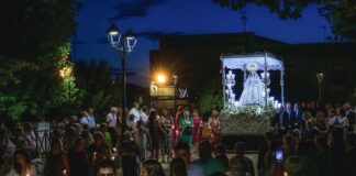 la imagen de nuestra senora del socorro en sus momentos de desfile procesional