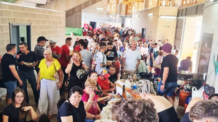 migas 10 Participantes cocinan migas en la Plaza de Toros durante el VII concurso provincial “Cuchará y paso atrás” en Puertollano