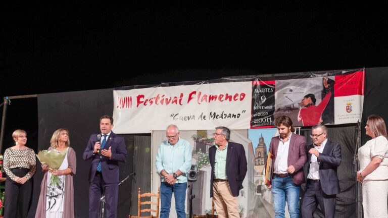 miguel angel valverde y sonia gonzalez en el festival flamenco cueva de medrano