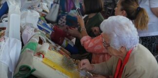 pabellon la central con encajeras trabajando durante el encuentro de puertollano 2025