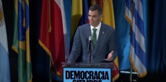 pedro sanchez interviniendo en la onu en homenaje a jose mujica durante la asamblea general