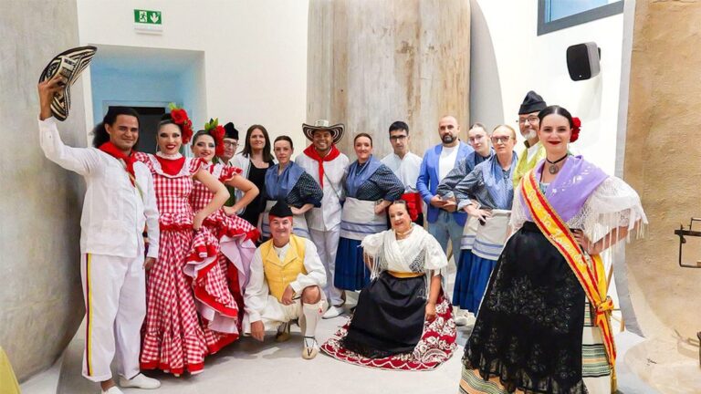 recepcion institucional previa con el alcalde y la edil de cultura en el espacio cultural la bodega