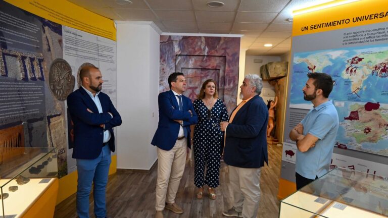 El presidente de la Diputación de Ciudad Real se reúne con el alcalde de Fuencaliente para abordar inversiones y caminos rurales