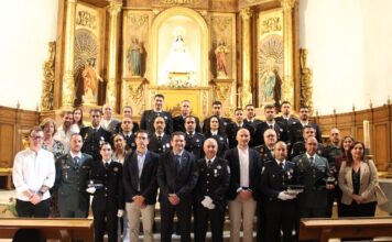 Autoridades y agentes de Policía Local durante la misa de los Santos Ángeles Custodios