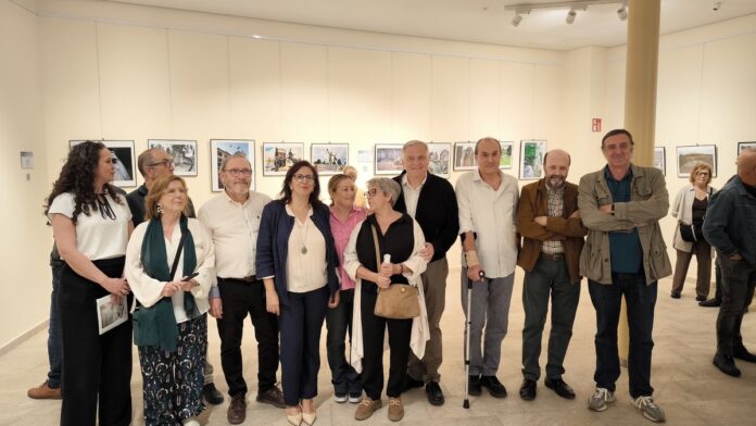 Fotografía de la exposición Tanatos en el Museo Elisa Cendrero, que muestra un cementerio desde una óptica artística Fotografía de la exposición Tanatos en el Museo Elisa Cendrero, que muestra un cementerio desde una óptica artística