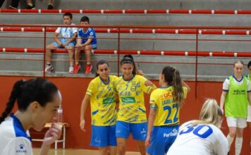 Jugadoras del CD Salesianos Puertollano celebran su victoria por 4 2 frente al Melilla Torreblanca en el arranque de liga