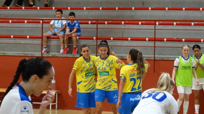 Jugadoras del CD Salesianos Puertollano celebran su victoria por 4 2 frente al Melilla Torreblanca en el arranque de liga Jugadoras del CD Salesianos Puertollano celebran su victoria por 4 2 frente al Melilla Torreblanca en el arranque de liga