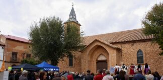 Tornaboda Cervantina en Carrizosa con teatro, folklore y sabor manchego Representación teatral de la Boda Cervantina en la Plaza Mayor de Carrizosa, octubre 2025