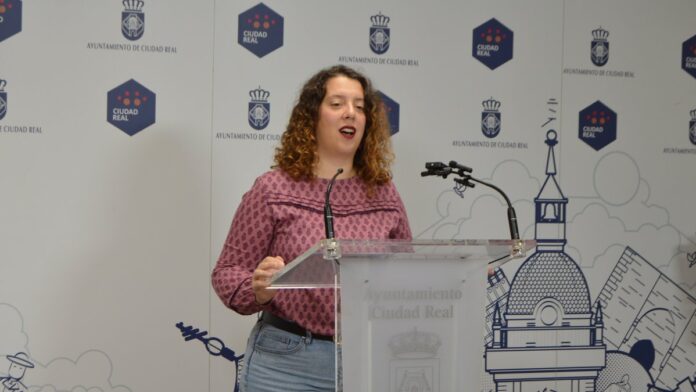 Sara Martínez presenta las alegaciones del PSOE a la ordenanza de la Zona de Bajas Emisiones