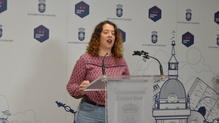 Sara Martínez presenta las alegaciones del PSOE a la ordenanza de la Zona de Bajas Emisiones