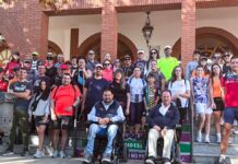 antes de la partida junto al edificio consistorial