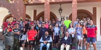 antes de la partida junto al edificio consistorial