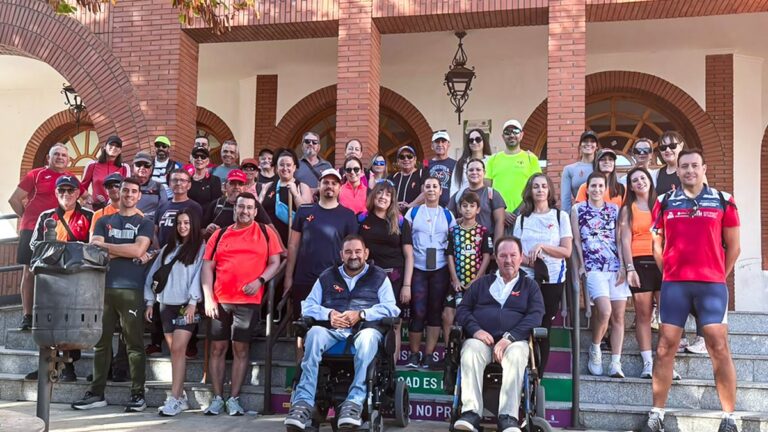 antes de la partida junto al edificio consistorial