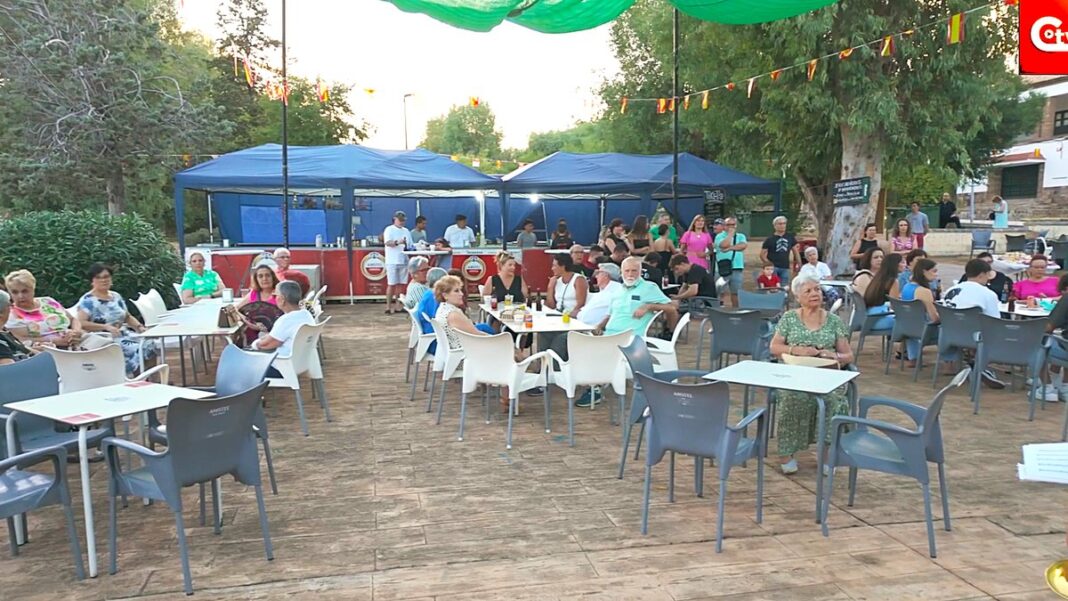 Fiesta vecinal de otoño en El Poblado de Puertollano con música, juegos y actividades al aire libre