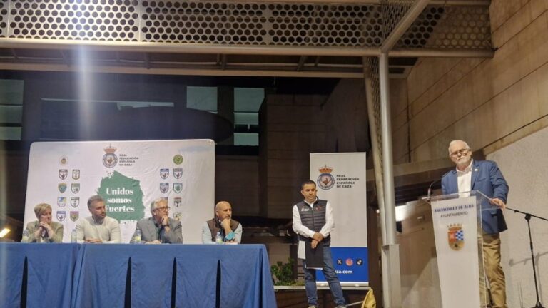 casto sanchez en presentacion campeonato de caza femenino 1