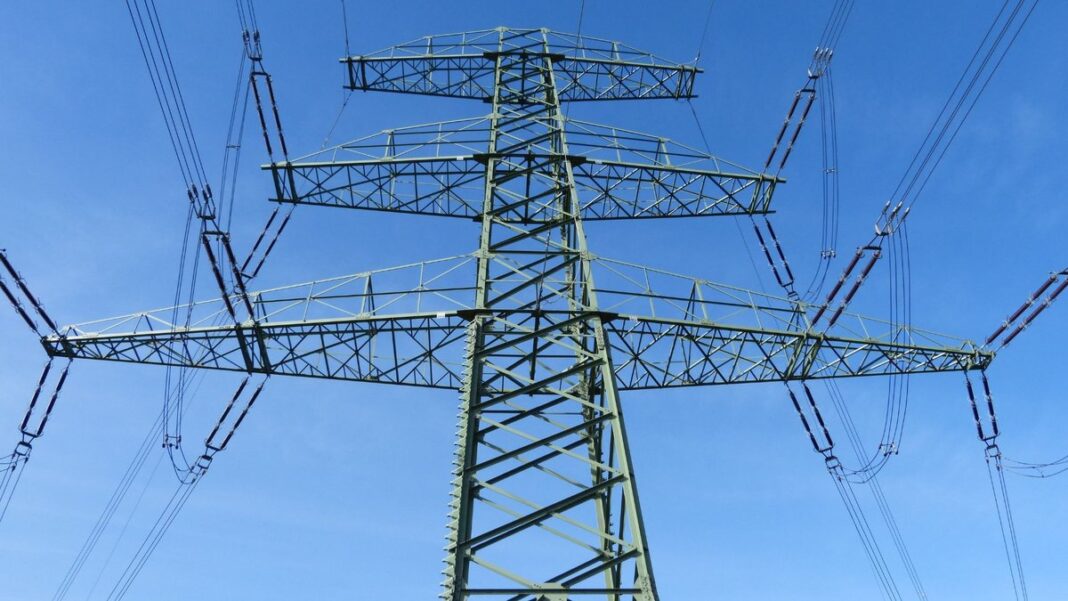 electricidad y advertencia de red electrica sobre riesgo de apagon