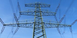 electricidad y advertencia de red electrica sobre riesgo de apagon