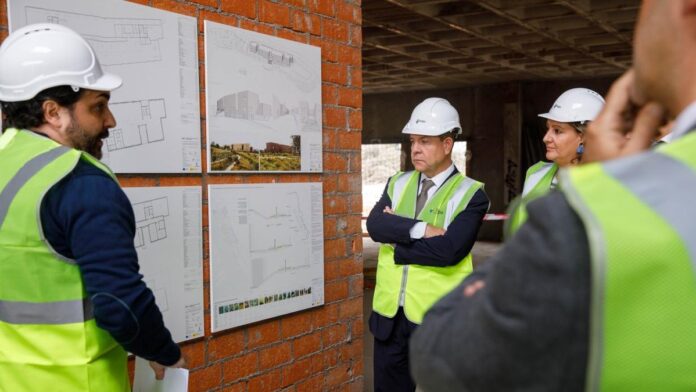 emiliano garcia page presenta la ciudad del cine de castilla la mancha junto a autoridades y profesionales del sector audiovisual emiliano garcia page presenta la ciudad del cine de castilla la mancha junto a autoridades y profesionales del sector audiovisual