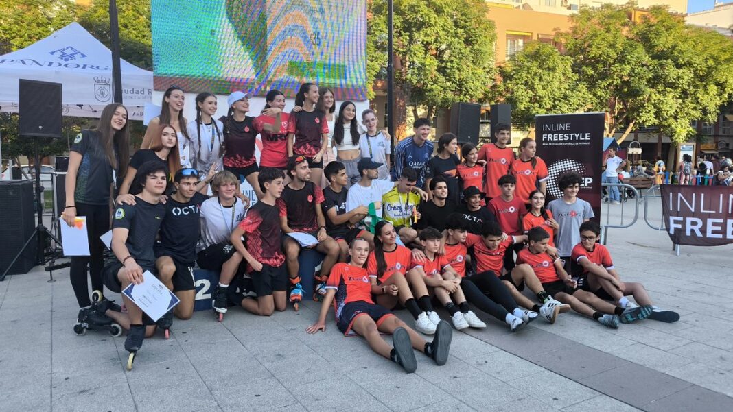Patinadores durante la Copa Mundial de Patinaje Inline Freestyle en Ciudad Real