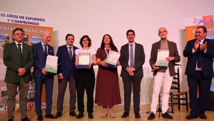 jose manuel caballero y pedro antonio palomo durante el 25 aniversario de alto guadiana mancha en daimiel jose manuel caballero y pedro antonio palomo durante el 25 aniversario de alto guadiana mancha en daimiel