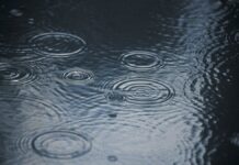 mapa meteorologico de espana con zonas en aviso por lluvias y tormentas segun la aemet