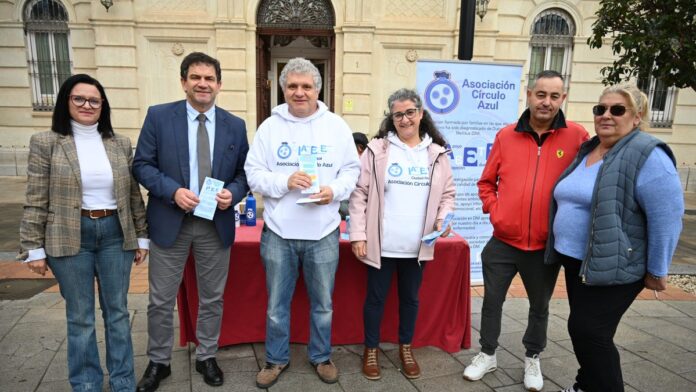 Miguel Ángel Valverde entrega el apoyo institucional a la Asociación Círculo Azul por el Día Mundial de la Diabetes