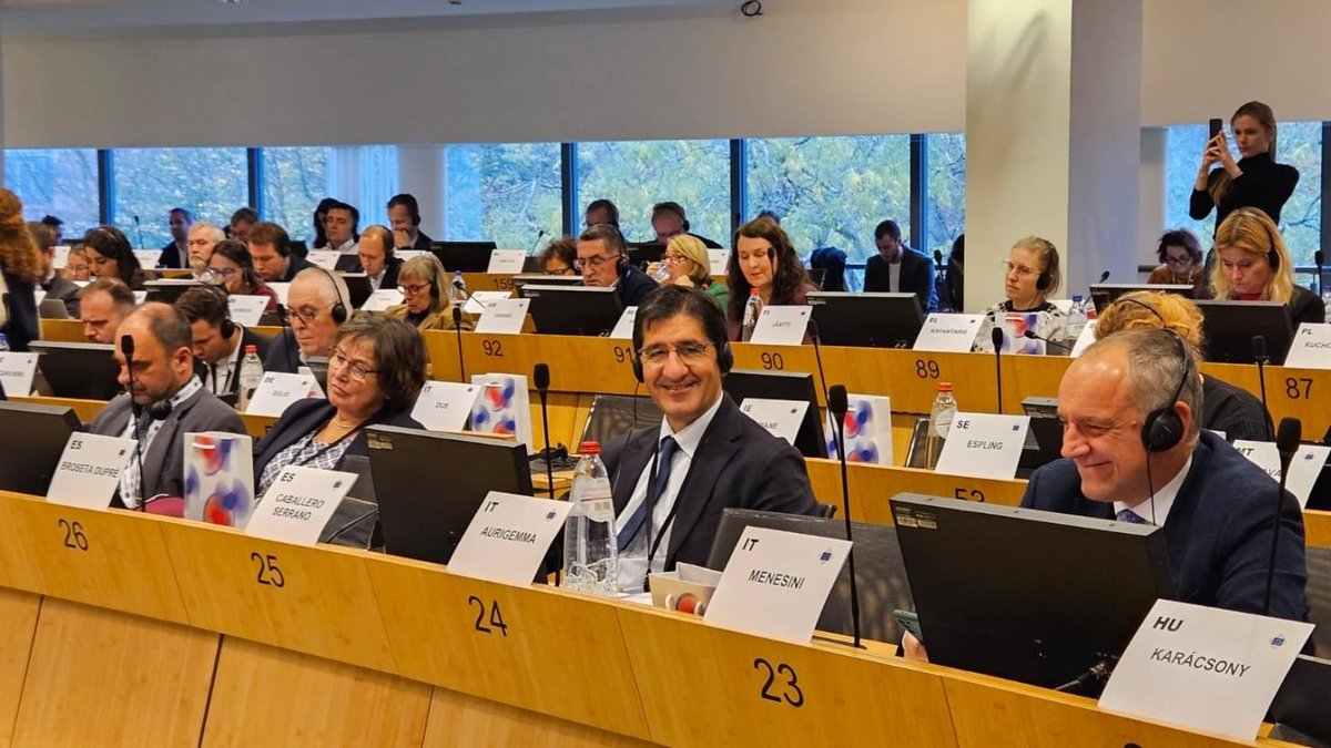 PORTADA 22 caballero ue