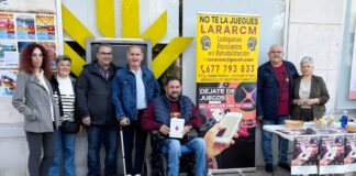 integrantes de lararcm en la mesa informativa junto al edil sergio gijon