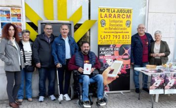 integrantes de lararcm en la mesa informativa junto al edil sergio gijon