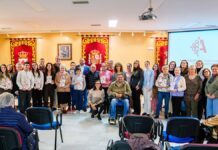 posado de familia con personas y entidades reconocidas creditos visionar