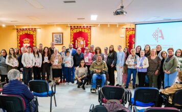 posado de familia con personas y entidades reconocidas creditos visionar