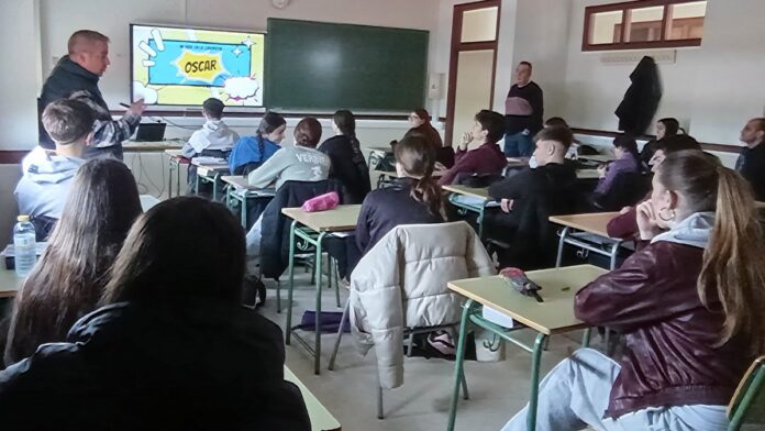 un momento de la charla en el ies alonso quijano