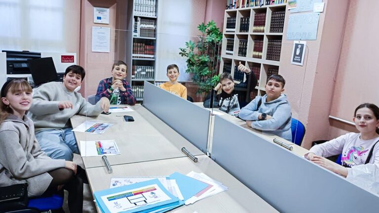 el encuentro tenia lugar en depedencias de la biblioteca municipal medrano
