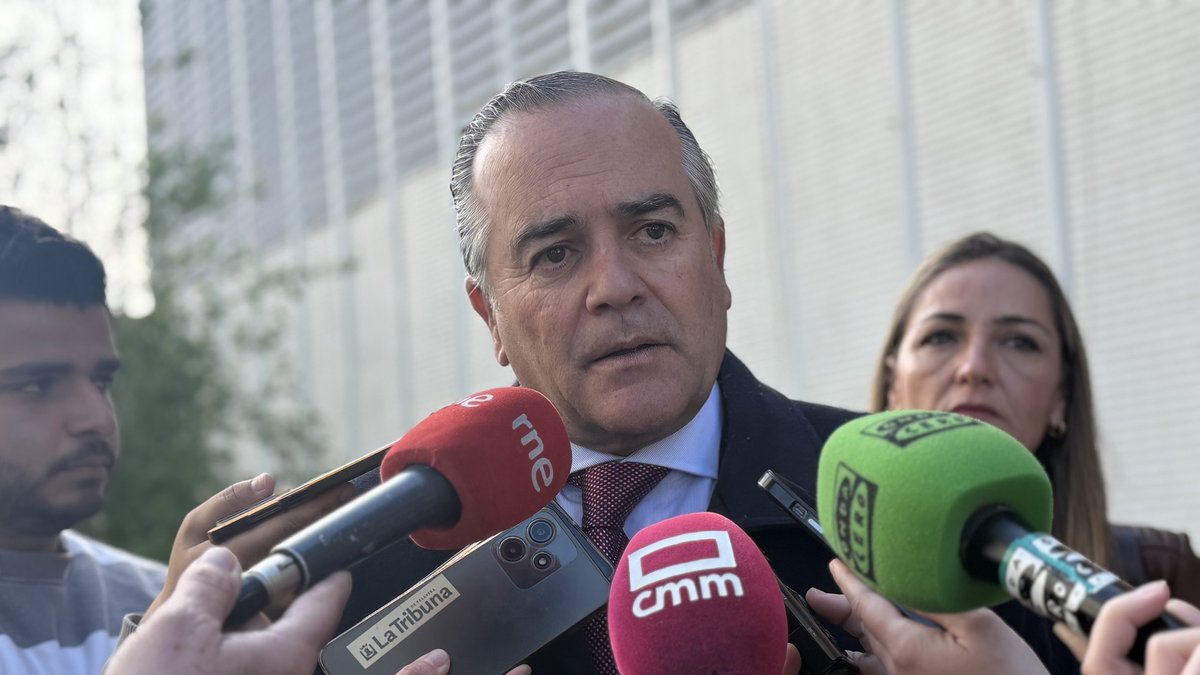 gregorio atiende a medios scaled