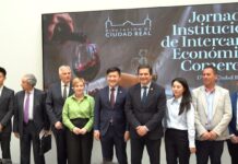Encuentro institucional entre representantes de Ciudad Real y delegación de Luzhou en el Palacio de la Diputación