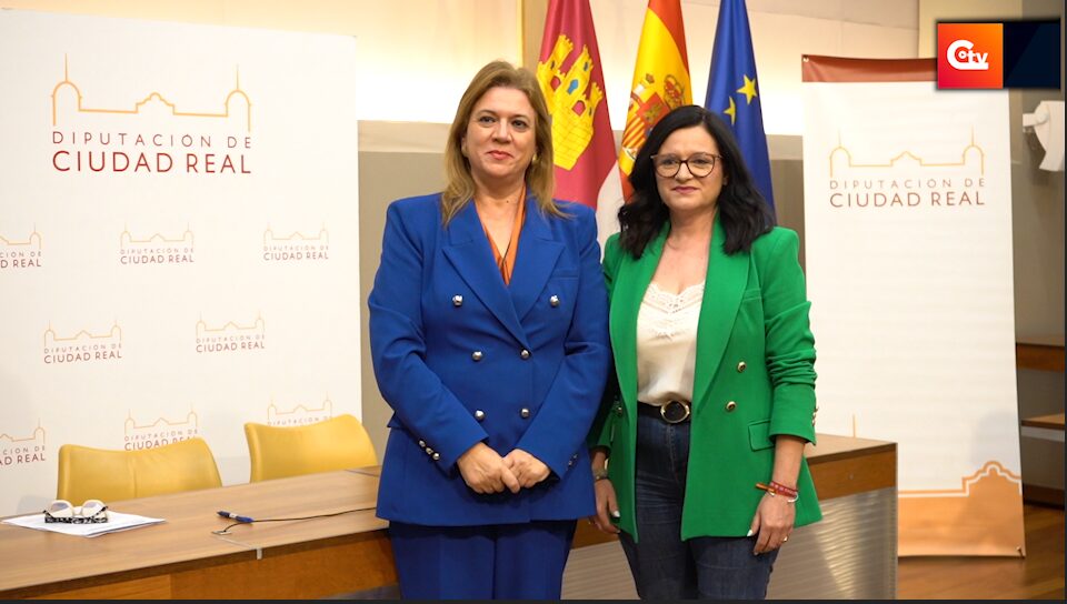 Rocío Zarco y Maribel Mansilla en rueda de prensa en la Diputación de Ciudad Real explicando ayudas a municipios y carreteras provinciales
