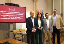 Acto institucional en Ciudad Real presentando rutas culturales a Mayos y Cruces con alcaldes y vicepresidenta