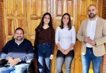 los municipes junto a las profesionales de apati que se haran cargo del servicio