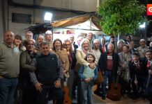 Villamayor y Tirteafuera unidos en el canto tradicional de los mayos a la cruz